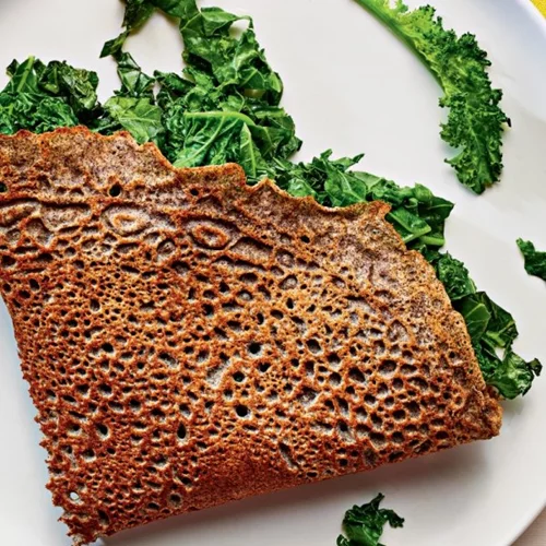 Κρέπες από φαγόπυρο με σοταρισμένα λαχανικά και σάλτσα romesco