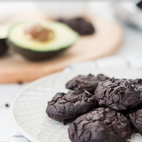 Συνταγή για cookies σοκολάτας με αβοκάντο και ελάχιστη ζάχαρη
