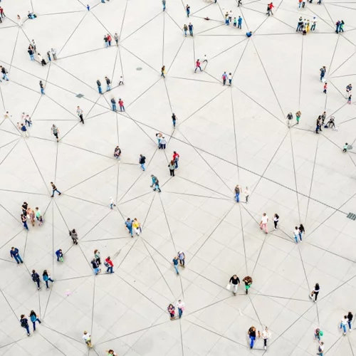 Koλλάει τελικά ο κορονοϊός από τον αέρα; Και πόσο κινδυνεύουμε από τις επιφάνειες; Οι νέες οδηγίες για τη μετάδοση του κορονοϊού από το CDC