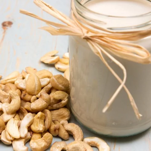 Πώς να φτιάξω γάλα από κάσιους; Η πανεύκολη vegan συνταγή για να αντικαταστήσεις το γάλα