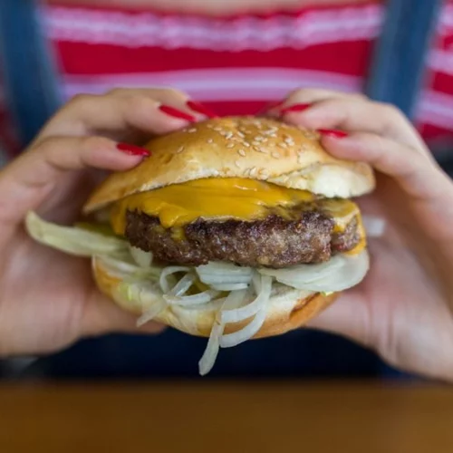 6 λόγοι που δεν πρέπει να λιμοκτονείς όταν το παρακάνεις με κάποιο γεύμα