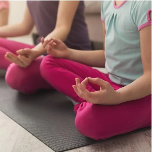 Γιόγκα για παιδιά: Τα οφέλη σε κάθε ηλικία, από βρέφη μέχρι μεγαλύτερα παιδιά