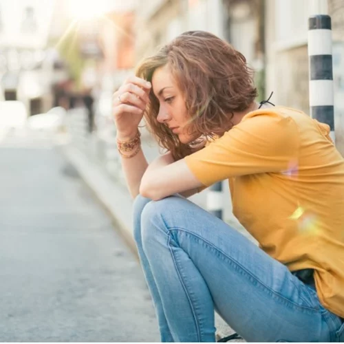 «Μήπως έχω κατάθλιψη;» Ξέρεις πόσοι νέοι αναρωτιούνται το ίδιο κάθε μέρα;