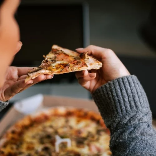 Τι να κάνω αν έχω φάει πολύ junk food; Υπάρχουν τροφές αντίδοτο;