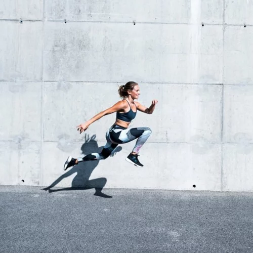 Διαλειμματική προπόνηση: Γιατί να την εντάξεις στη γυμναστική σου σύμφωνα με την personal trainer