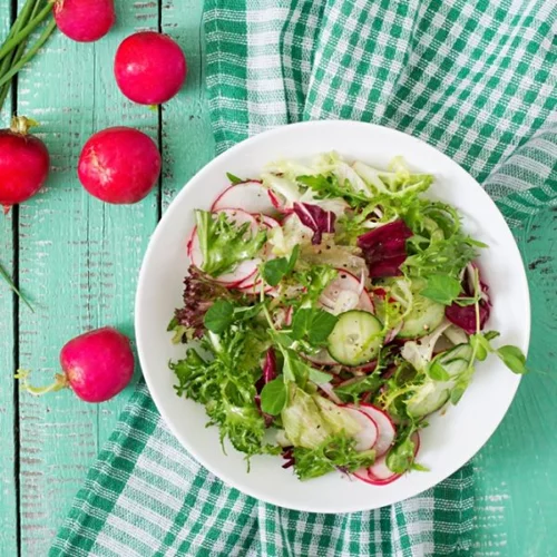 10 δροσερές σαλάτες διαίτης ιδανικές για το καλοκαιρινό μεσημεριανό