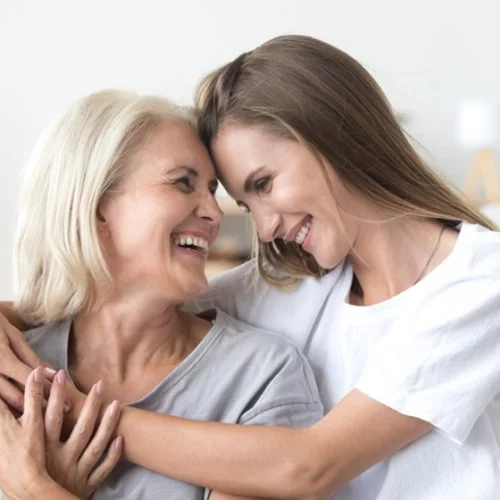 Κληρονομικότητα από τη μητέρα: Τι αποκαλύπτει η υγεία της μαμάς σου για τη δική σου υγεία;