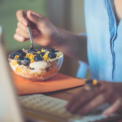 Τι να τρώω το πρωί στη δουλειά; Ενδεικτικά πρωινά για να ξεκινήσεις τη μέρα σου