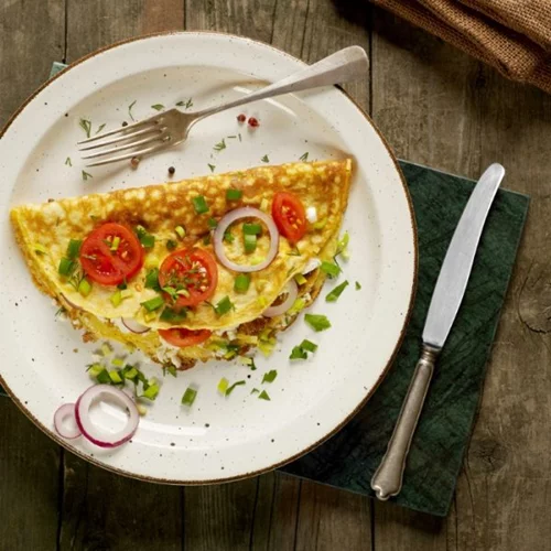 Oμελέτα με λαχανικά και τυρί κρέμα με 252 θερμίδες