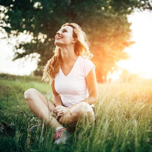 Ποια ορμόνη φταίει αν νιώθεις πεσμένη πριν την περίοδο και ποιες τροφές θα σε βοηθήσουν;