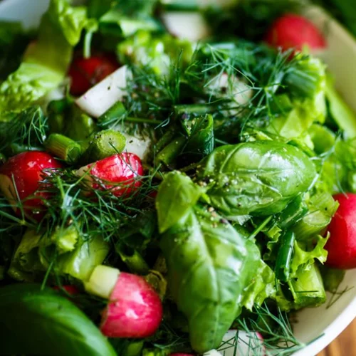 Πώς να φτιάξεις μια νόστιμη και υγιεινή σαλάτα; Τα 6 βασικά βήματα της διατροφολόγου