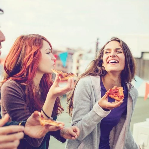 Πώς να τρώω και να μην παχαίνω το σαββατοκύριακο; Τι να φας στο σινεμά, το brunch και όχι μόνο