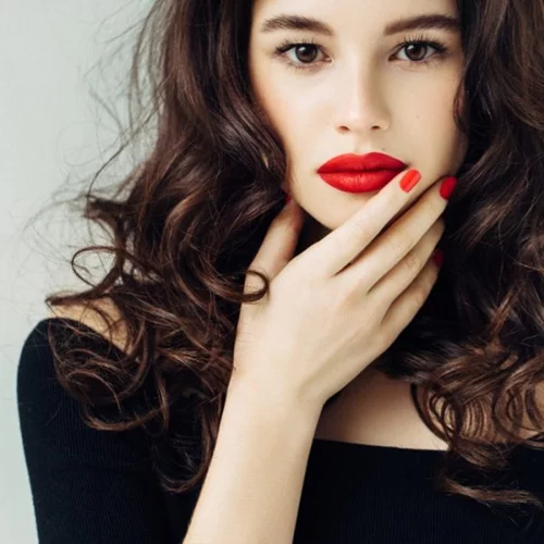 Tι κραγιόν μου ταιριάζει; (στα 20, στα 30, στα 40, στα 50+)