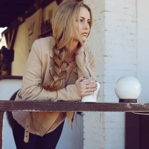 5 κινήσεις που πρέπει να κάνεις κάθε πρωί για να είσαι φρέσκια και γεμάτη ενέργεια!