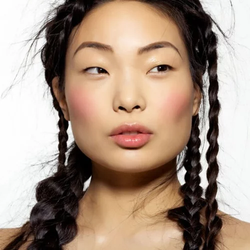 4 μυστικά ομορφιάς από την Κορέα για μακιγιάζ και περιποίηση