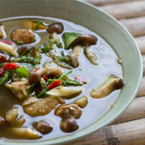 Συνταγή για Ταϊλανδέζικη θεραπευτική σούπα με λεμονόχορτο