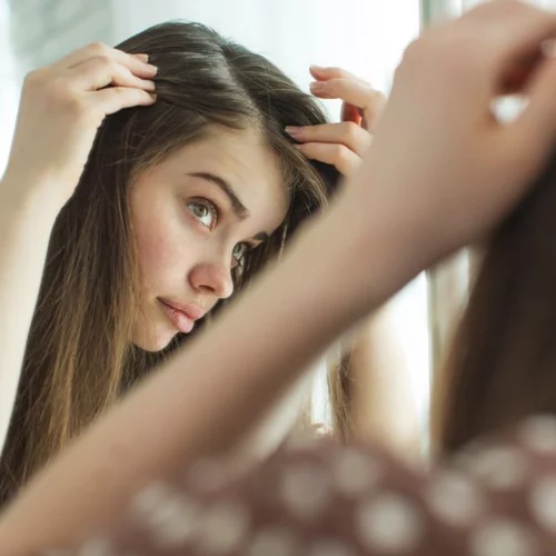 Πόσο συχνά να λούζω τα μαλλιά με πιτυρίδα; O μύθος που πρέπει να ξέρεις!