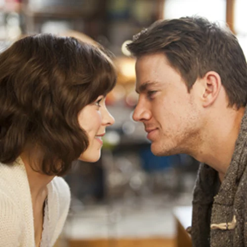 Γιατί φιλιόμαστε κάτω από το γκι; Να γιατί πρέπει να το κάνεις!