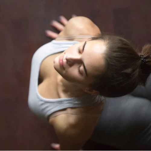 Ποια είναι τα πραγματικά οφέλη της γιόγκα; Μπορεί να θεραπεύσει;