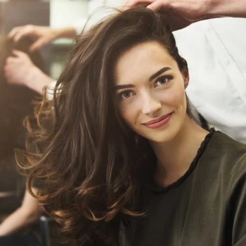 10 έξυπνα τρικ που χρησιμοποιούν οι κομμωτές για τέλεια μαλλιά (αντίγραψέ τους!)