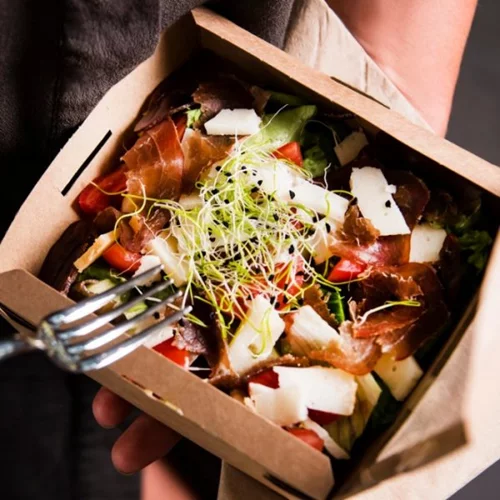 Πώς θα μάθεις να τρως πιο υγιεινά συνειδητά; Οι 4 τεχνικές του mindful eating