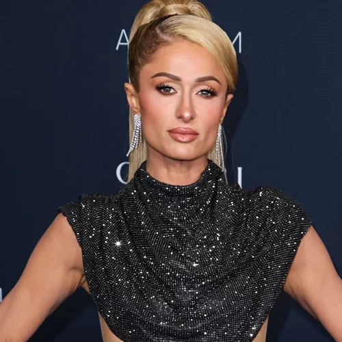 Paris Hilton | Μοιράζεται τρυφερές φωτογραφίες με τον 3 μηνών γιο της