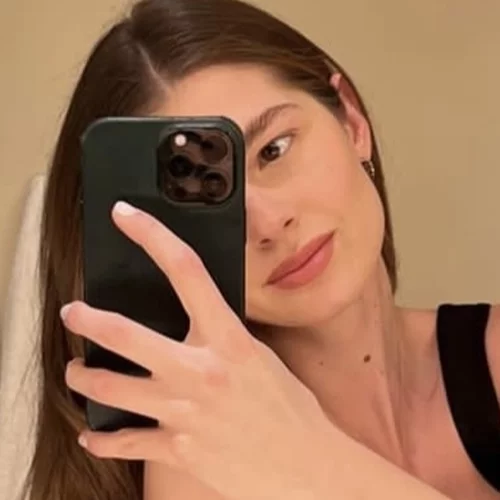 Αμαλία Κωστοπούλου | Ποζάρει με κόκκινο μπικίνι και αποδεικνύει για ακόμη μία φορά πως έχει τη στόφα μοντέλου