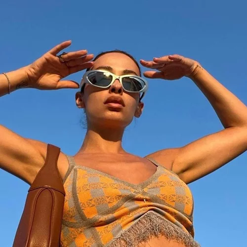 Ελένη Φουρέιρα | Το πιο σέξι κορίτσι φοράει μικροσκοπικό μπικίνι και απολαμβάνει την πισίνα της