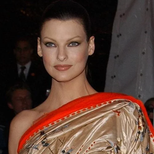 Το βιβλίο της Linda Evangelista με την υπογραφή του φωτογράφου Steven Meisel