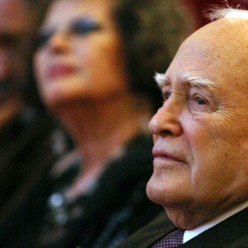 Σήμερα η εξόδιος ακολουθία του Κάρολου Παπούλια - Αύριο στα Ιωάννινα η κηδεία