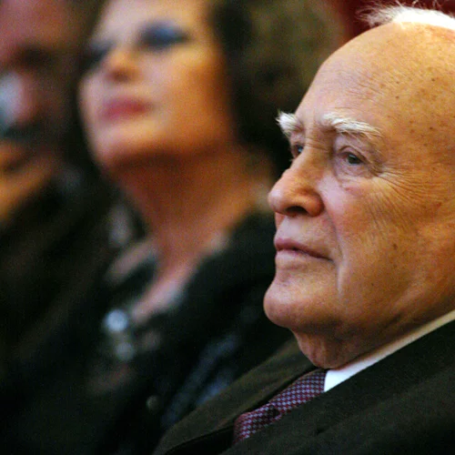 Κάρολος Παπούλιας | Την Τετάρτη στο Παγκράτι η εξόδιος ακολουθία - Την Πέμπτη στα Ιωάννινα η κηδεία του