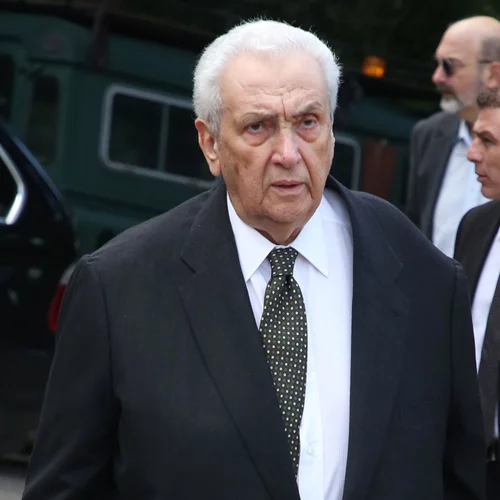 Δύσκολες ώρες για τον Δημήτρη Κοντομηνά | Καταστράφηκε ολοσχερώς το σπίτι του στη Βαρυμπόμπη