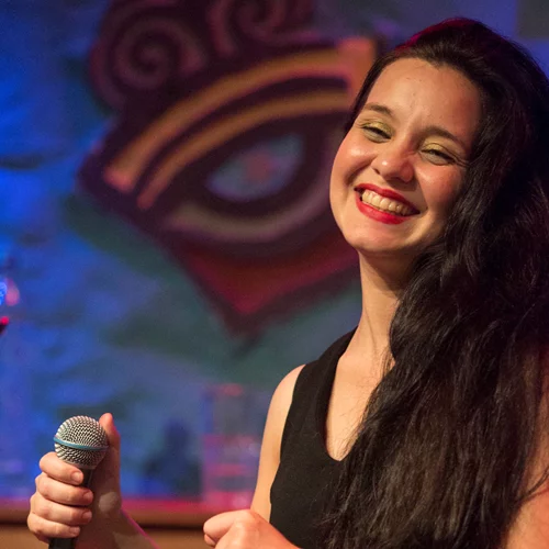 "Τραγουδάω σε ταβέρνες και είμαι πολύ καλά με αυτό"