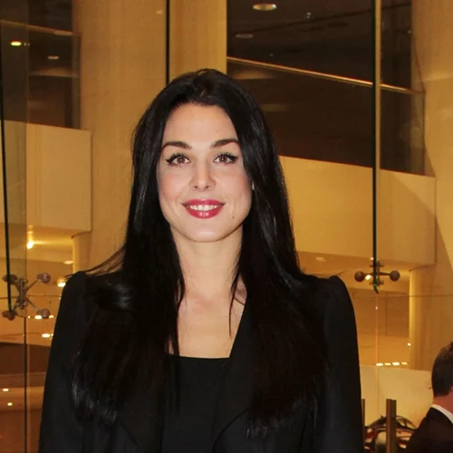 Ιωάννα Τριανταφυλλίδου | Φόρεσε την καλύτερη εκδοχή του μαύρου κοστουμιού για το φθινόπωρο