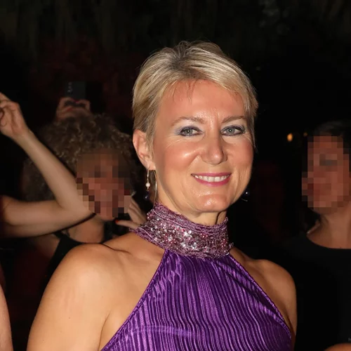 Νατάσα Παζαΐτη και Αλίκη Καραμανλή | Ποζάρουν με αστραφτερά φορέματα και μας εύχονται "καλή χρονιά"