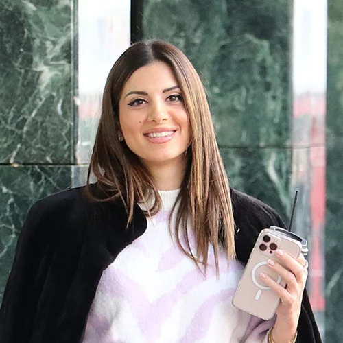 Tο skinny τζιν είναι πάντα επίκαιρο | Δες πώς το φόρεσε η Σταματίνα Τσιμτσιλή