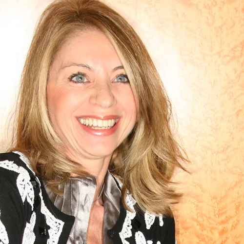 Η Έλλη Στάη αποδεικνύει για άλλη μια φορά ότι αυτό το χτένισμα κολακεύει όλες τις γυναίκες, ανεξαρτήτως ηλικίας