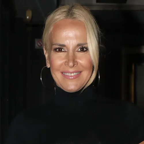 Μαρία Ανδρούτσου | Ποζάρει με σέξι μαγιό δείχνοντάς μας τους γραμμωμένους της κοιλιακούς