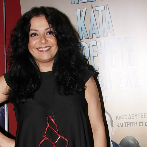 Η Βασιλική Ανδρίτσου ήταν μία τολμηρή νύφη | Το κλασικό νυφικό και το παράδοξο χρώμα παπουτσιών