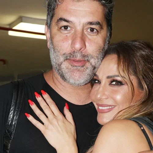 Γιώργος Νικολαΐδης | Ο γιος της Δέσποινας Βανδή την απαθανατίζει να τραγουδά στον Βασίλη Μπισμπίκη