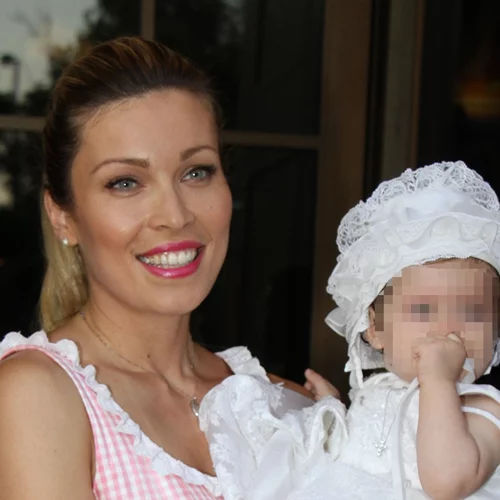 Celebrity βαφτίσεις | Τι επέλεξαν να φορέσουν οι διάσημες Ελληνίδες μαμάδες;