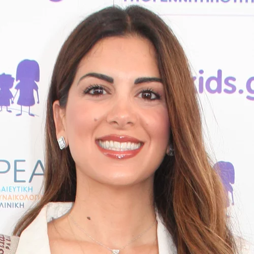 Σταματίνα Τσιμτσιλή | Η αδημοσίευτη φωτογραφία με τις κόρες της