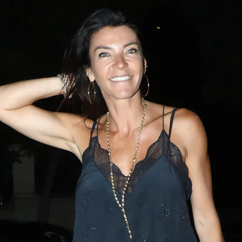 Μαρίνα Βερνίκου | Φοράει καυτό σορτσάκι και μας δείχνει τα υπέροχα καλλίγραμμα πόδια της