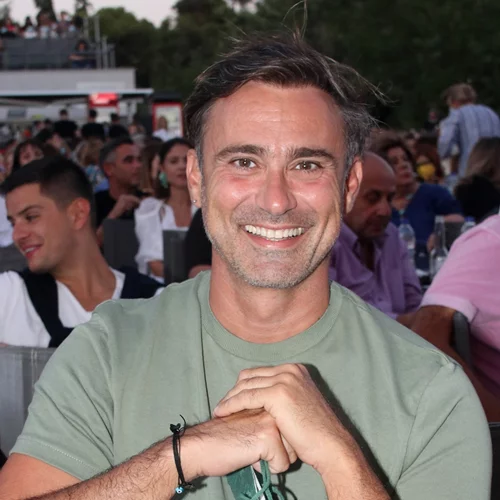 Μάθε τα πάντα για το νέο έργο του Γιώργου Καπουτζίδη | Η υπόθεση και οι πρωταγωνιστές