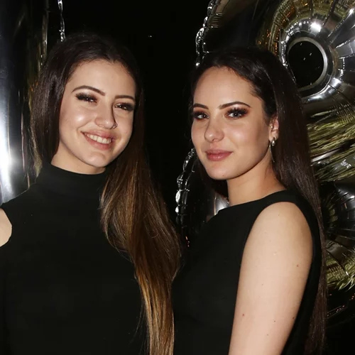 Δανάη και Νεφέλη Λιβιεράτου | Κάνουν διακοπές στην Ίο και ποζάρουν με τα μαγιό τους