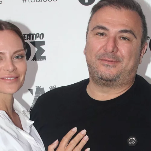 Η Υβόννη Μπόσνιακ κι ο Αντώνης Ρέμος πιο ερωτευμένοι από ποτέ | Οι φωτογραφίες από τις διακοπές τους μαζί με την κόρη τους