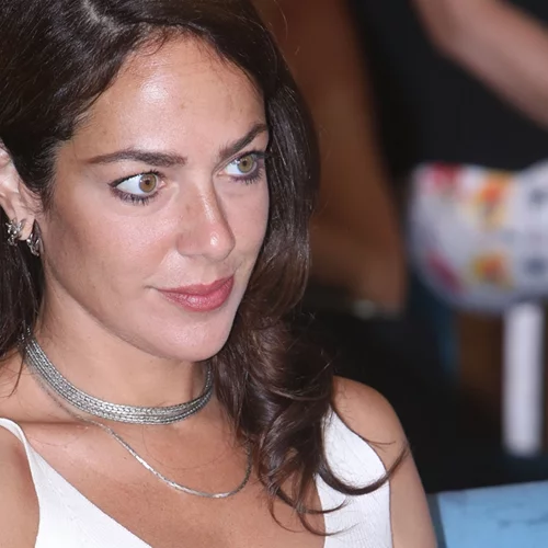 Η Δόμνα Μιχαηλίδου στο γήπεδο | Η σπάνια δημόσια εμφάνιση με τον γοητευτικό σύντροφό της