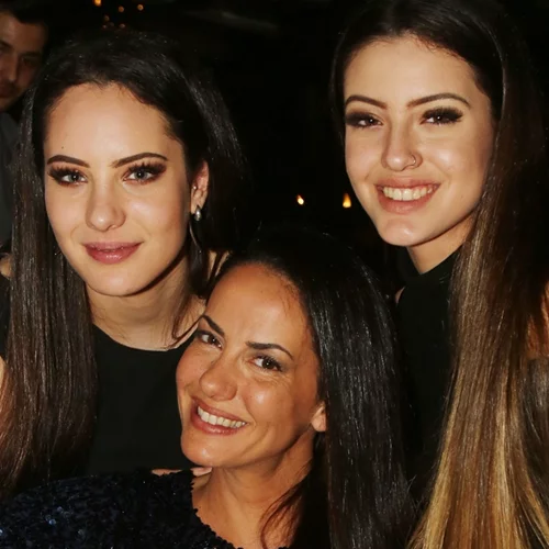 Δανάη και Νεφέλη Λιβιεράτου | Χορεύουν και τραγουδάνε στο ατελιέ της Celia Kritharioti, πιο σέξι και λαμπερές από ποτέ