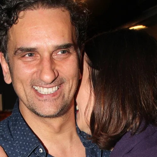 Ο Νίκος Ψαρράς σε μία πολύ σπάνια δημόσια εμφάνιση με τη σύζυγό του, Έλενα Καρακούλη