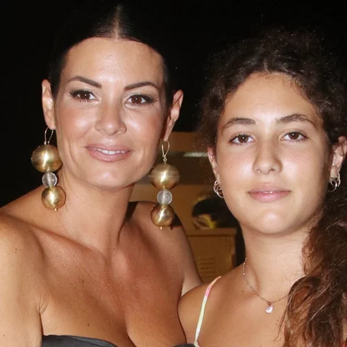 Σήμερα είναι 14 ετών και κούκλα | Δείτε την Ισμήνη Αϊβάζη σε ηλικία 4 ετών το 2012